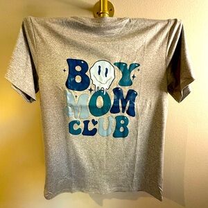 NWOT women’s Tshirt sz M grey/navy w Boys Mom Club on back buttery soft material